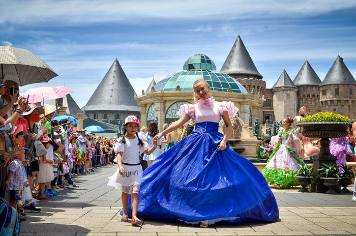 Sun World Ba Na Hills luôn đầu tư chất lượng cho mọi hoạt động. Sun World Ba Na Hills luôn đầu tư chất lượng cho mọi hoạt động.