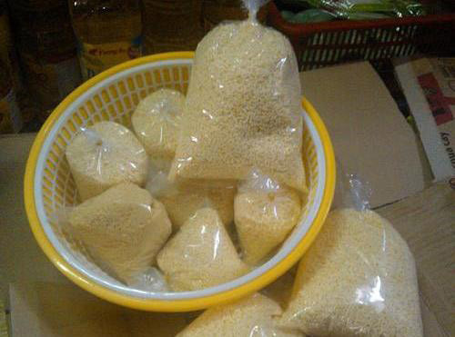 Hạt nêm “3 không” được bày bán tràn ngập tại nhiều chợ với giá bán chỉ từ 30.000-35.000 đồng/kg.