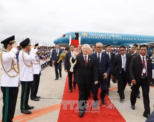 Lễ đón Tổng Bí thư Nguyễn Phú Trọng tại sân bay Quốc tế Pochentong ở Thủ đô Phnompenh. Ảnh: Trí Dũng/TTXVN. Lễ đón Tổng Bí thư Nguyễn Phú Trọng tại sân bay Quốc tế Pochentong ở Thủ đô Phnompenh. Ảnh: Trí Dũng/TTXVN.