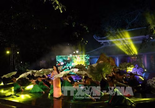 Chương trình nghệ thuật tại điểm cầu xã Hùng Sơn, huyện Đại Từ, tỉnh Thái Nguyên. Ảnh: Thống Nhất/TTXVN