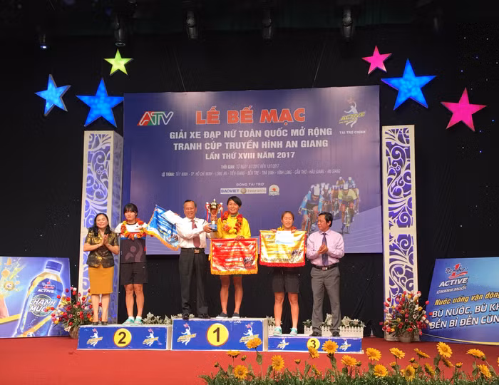 Nguyễn Thị Thật giành áo Vàng và áo Xanh chung cuộc.