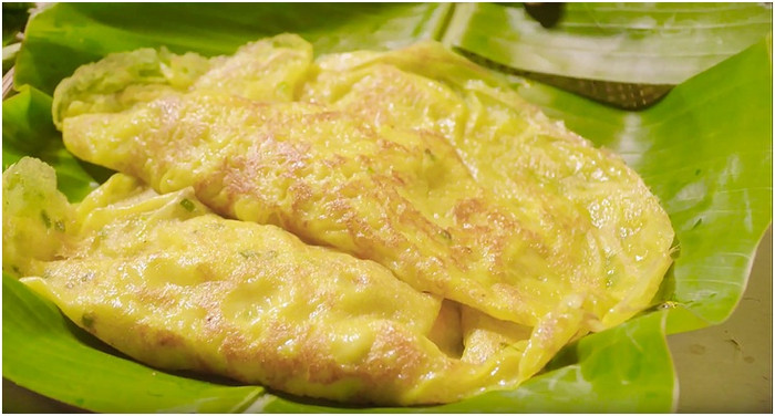 Bánh xèo giòn rụm, thơm ngon, cuộn cùng rau sống chấm nước mắm chua ngọt là món ăn không chỉ được lòng người Việt Nam mà còn quyến rũ rất nhiều bạn bè quốc tế. Bánh xèo giòn rụm, thơm ngon, cuộn cùng rau sống chấm nước mắm chua ngọt là món ăn không chỉ được lòng người Việt Nam mà còn quyến rũ rất nhiều bạn bè quốc tế.