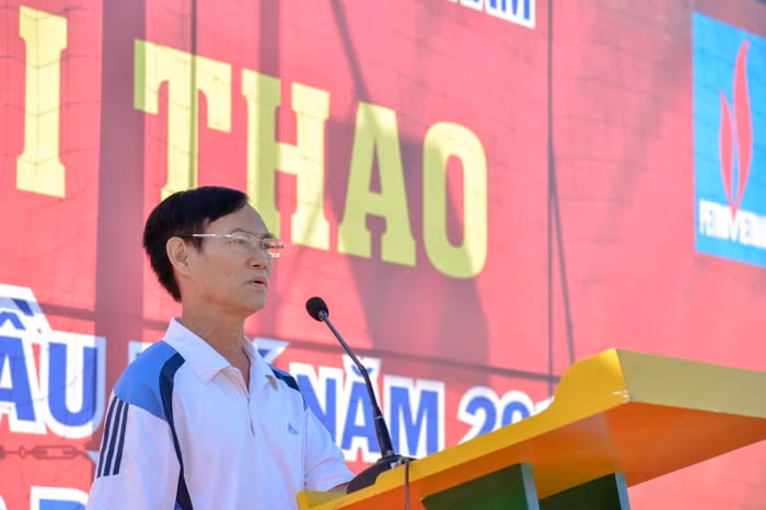 Đồng chí Nguyễn Văn Tiến, Ủy viên Ban Thường vụ, Trưởng ban Tuyên giáo - Nữ công Công đoàn Dầu khí Việt Nam phát biểu.