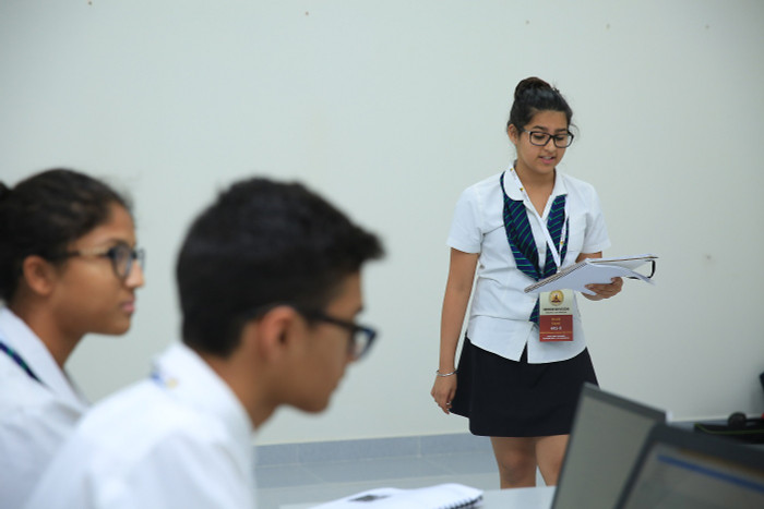 Chủ đề của The World Scholar’s Cup 2017 là “An Unlikely World – Một thế giới không tưởng”. Trong phần thi thứ 2 – Team Debate (Tranh biện), các thí sinh thể hiện kiến thức và sự tự tin khi tranh biện về chủ đề: “Âm mưu có phải cách tốt nhất để đạt được những điều tốt đẹp?”; “Đất nước có cần những người lãnh đạo thú vị không?” Chủ đề của The World Scholar’s Cup 2017 là “An Unlikely World – Một thế giới không tưởng”. Trong phần thi thứ 2 – Team Debate (Tranh biện), các thí sinh thể hiện kiến thức và sự tự tin khi tranh biện về chủ đề: “Âm mưu có phải cách tốt nhất để đạt được những điều tốt đẹp?”; “Đất nước có cần những người lãnh đạo thú vị không?”