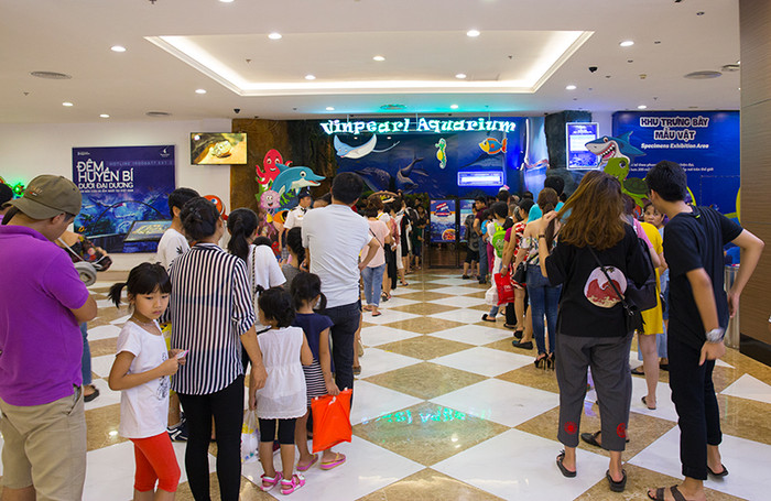 Ưu đãi 50% vé vào cửa Thủy cung VMM Times City thu hút đông đảo giới trẻ tới tham quan. Ưu đãi 50% vé vào cửa Thủy cung VMM Times City thu hút đông đảo giới trẻ tới tham quan.