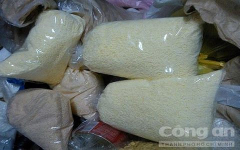 3 bịch hạt nêm 3 không trong tiệm tạp hoá M.L của bà Lân. 3 bịch hạt nêm 3 không trong tiệm tạp hoá M.L của bà Lân.