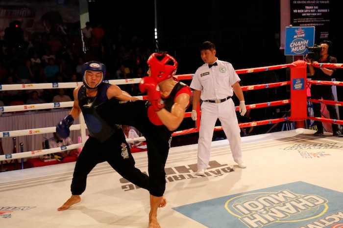 Nguyễn Vũ Quý (giáp đỏ) với những pha ra đòn đầy uy lực. Nguyễn Vũ Quý (giáp đỏ) với những pha ra đòn đầy uy lực.