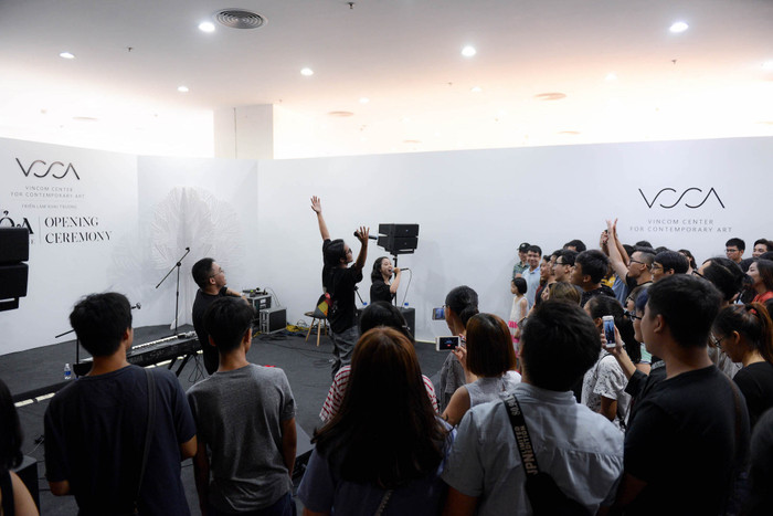 Với những người yêu thích sự sôi nổi, phá cách và sáng tạo, các mini show mỗi tối thứ Bảy trong khung giờ đẹp (từ 20h đến 21h30) luôn là sự kiện không thể bỏ qua. Các hoạt động của VCCA được cập nhật thường xuyên trên fanpage của Trung tâm.