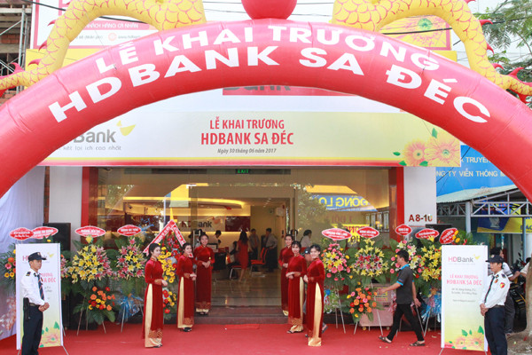 Trước đó, trong tháng 6/2017 HDBank Sa Đéc - Đồng Tháp cũng vừa mới khai trương. Trước đó, trong tháng 6/2017 HDBank Sa Đéc - Đồng Tháp cũng vừa mới khai trương.