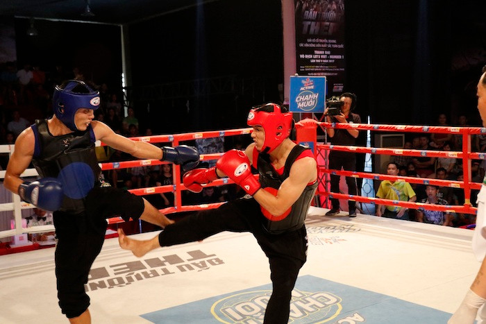 Nguyễn Hồng Trí (giáp đỏ) tiếp tục đánh bại Huỳnh Tấn Phát. Nguyễn Hồng Trí (giáp đỏ) tiếp tục đánh bại Huỳnh Tấn Phát.