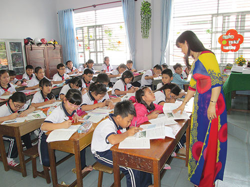 Mức học phí tại tỉnh Bình Thuận vẫn ổn định trong những năm vừa qua. (Ảnh minh hoạ: Báo Bình Thuận) Mức học phí tại tỉnh Bình Thuận vẫn ổn định trong những năm vừa qua. (Ảnh minh hoạ: Báo Bình Thuận)