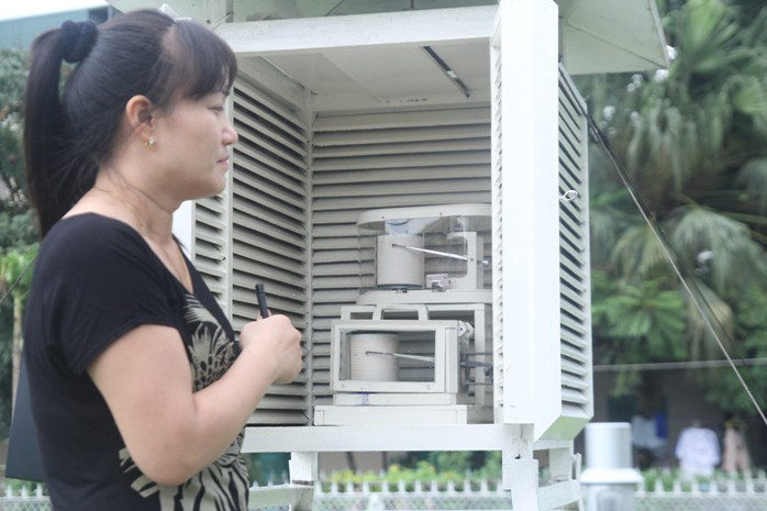 Đây cũng là Lều nhiệt ký nhưng có chức năng khác là dùng để ghi lại nhiệt độ, độ ẩm liên tục từng giây từng phút trong một ngày Đây cũng là Lều nhiệt ký nhưng có chức năng khác là dùng để ghi lại nhiệt độ, độ ẩm liên tục từng giây từng phút trong một ngày