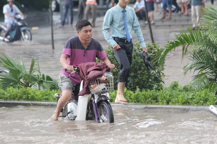 Chán nản vì cảnh cứ mưa là ngập Chán nản vì cảnh cứ mưa là ngập
