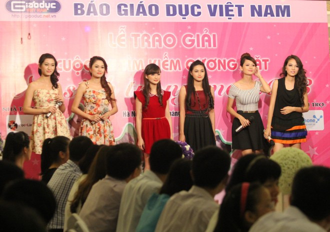 Phần văn nghệ do chính các thí sinh thể hiện
