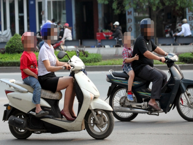 Ngực to, bụng béo mới được lái xe ! - Ảnh: Ngọc Thắng Ngực to, bụng béo mới được lái xe ! - Ảnh: Ngọc Thắng