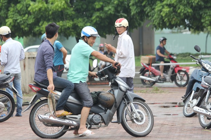 Vui mừng vì bắt được cá Vui mừng vì bắt được cá