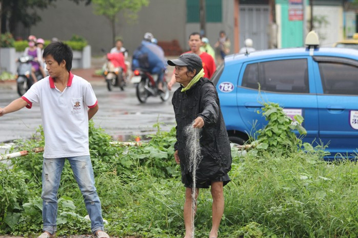 Quăng lưới, kéo chài ngay giữa lòng thủ đô Quăng lưới, kéo chài ngay giữa lòng thủ đô