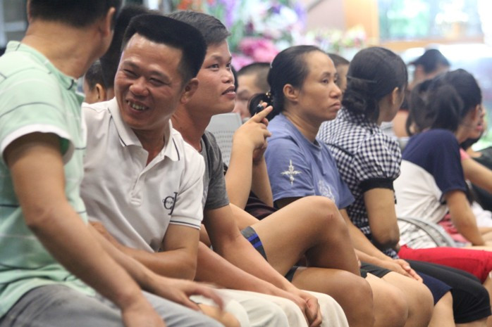 Khuôn mặt của những người thân Vũ Xuân Tiến luôn thể hiện sự vui mừng, tự hào