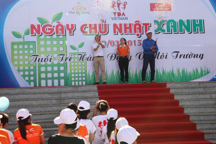 Ban Tổ chức phát phát lệnh khởi động chương trình.