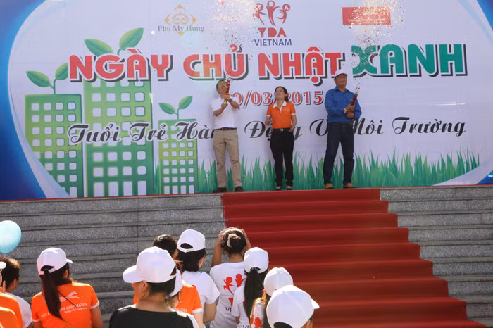 Ban Tổ chức phát phát lệnh khởi động chương trình.