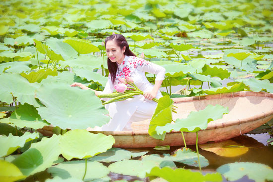 Không mở tiệc ăn mừng như các đồng nghiệp khác, Thanh Thúy cùng Dương Triệu Vũ tích cực tham gia các hoạt động xã hội như đem tiếng hát tới bệnh viện với mục đích mang lại niềm vui cho mọi người. Không mở tiệc ăn mừng như các đồng nghiệp khác, Thanh Thúy cùng Dương Triệu Vũ tích cực tham gia các hoạt động xã hội như đem tiếng hát tới bệnh viện với mục đích mang lại niềm vui cho mọi người.