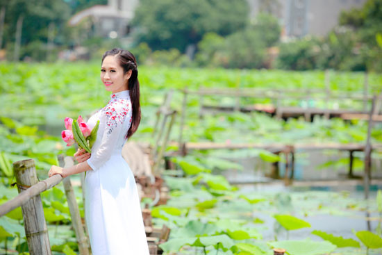Ảnh: Kyahz Phạm anh, Stylist: Tân Đà Lạt, Makeup: Tín Nguyễn, Làm Tóc: Thu Kenny, Trang phục : nhà thiết kế Thuận Việt Ảnh: Kyahz Phạm anh, Stylist: Tân Đà Lạt, Makeup: Tín Nguyễn, Làm Tóc: Thu Kenny, Trang phục : nhà thiết kế Thuận Việt