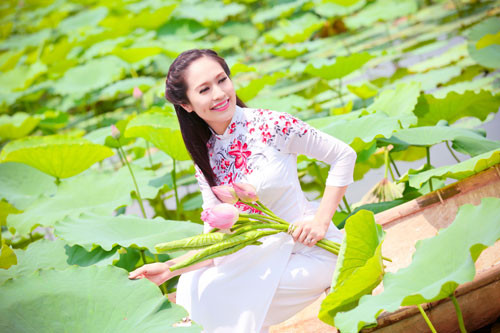 Nữ diễn viên chia sẻ, cô chỉ được ngủ 3 tiếng/1 ngày và ít có thời gian để chăm sóc cho gia đình. Nữ diễn viên chia sẻ, cô chỉ được ngủ 3 tiếng/1 ngày và ít có thời gian để chăm sóc cho gia đình.