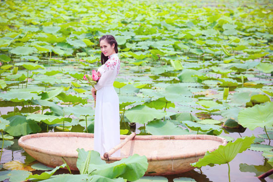 Mỗi ngày cô đều bắt đầu ngày làm việc từ 5h sáng và 1h khuya mới trở về nhà. Mỗi ngày cô đều bắt đầu ngày làm việc từ 5h sáng và 1h khuya mới trở về nhà.