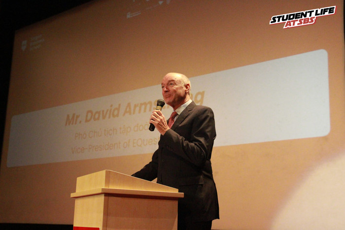 Ông David Amstrong - Phó Chủ tịch Tập đoàn Giáo dục EQuest phát biểu tại lễ khai giảng năm học mới của SBS (ảnh: CTV) SBS4.jpg