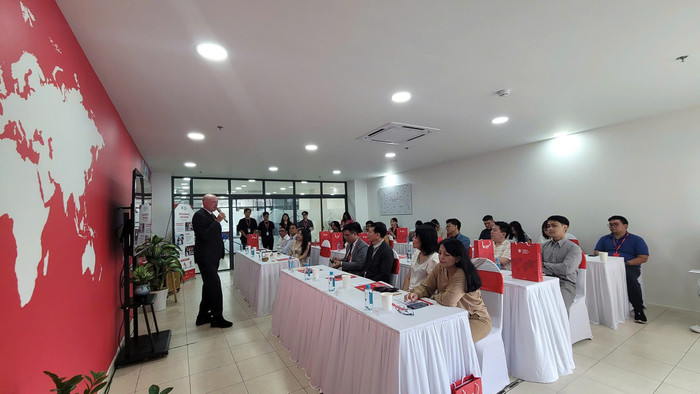 Các đại biểu tham dự Hội nghị Đại lý tuyển sinh quốc tế do SBS tổ chức (ảnh: CTV) SBSEQuestb.jpg