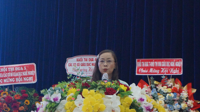 Bà Trần Đức Hạnh Quỳnh - Phó Trưởng phòng Giáo dục và Đào tạo Quận 1 phát biểu tại hội nghị (ảnh: V.D) gdvn_HanhQuynh.jpg