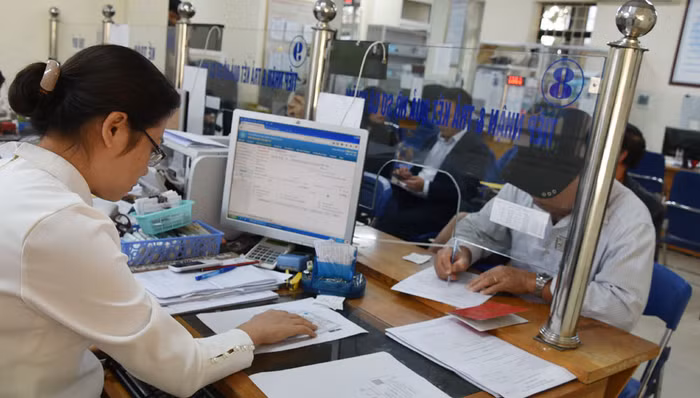 Bảo hiểm xã hội Việt Nam vừa ban hành văn bản hướng dẫn nhằm đảm bảo quyền lợi người bệnh có bảo hiểm y tế dù trên thẻ đã hết hạn sử dụng. ảnh minh họa: Hà Ngân.