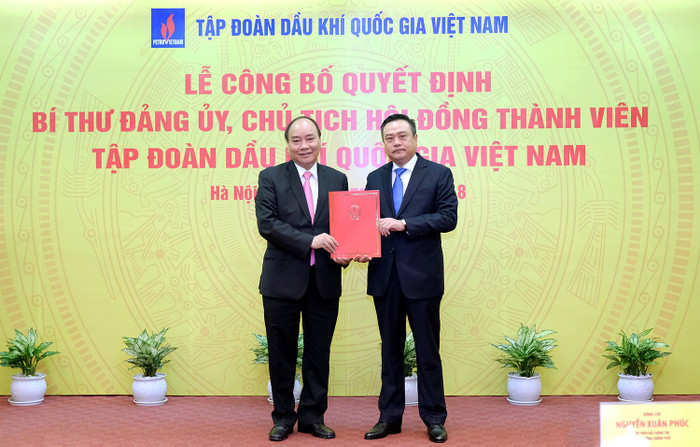 Thủ tướng trao quyết định bổ nhiệm Chủ tịch Hội đồng thành viên Tập đoàn Dầu khí Quốc gia Việt Nam cho ông Trần Sỹ Thanh. Ảnh: Chinhphu.vn Thủ tướng trao quyết định bổ nhiệm Chủ tịch Hội đồng thành viên Tập đoàn Dầu khí Quốc gia Việt Nam cho ông Trần Sỹ Thanh. Ảnh: Chinhphu.vn