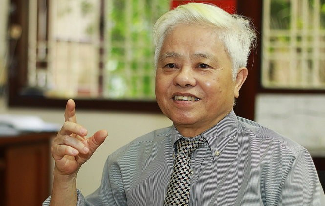 Phó Giáo sư Đặng Ngọc Dinh cho rằng, đã nghiêm cấm mà vấn phát hiện trường hợp tặng, biếu quà Tết cần phải xử lý nghiêm, cần thiết có thể xử lý hình sự nếu đủ căn cứ. Ảnh: Nguyễn Khánh/Tuổi trẻ.