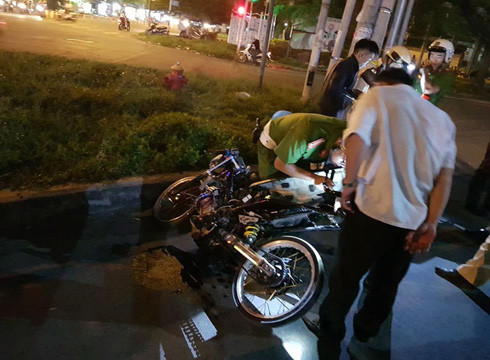 Một phương tiện thay đổi kết cấu xe bị lực lượng chức năng lập biên bản xử lý tối 1/9 (ảnh: P.L) Một phương tiện thay đổi kết cấu xe bị lực lượng chức năng lập biên bản xử lý tối 1/9 (ảnh: P.L)