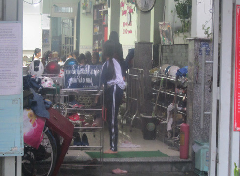 Bên trong cơ sở dạy thêm 215/9 Huỳnh Văn Bánh, rất đông học sinh đang theo học (ảnh: P.L) Bên trong cơ sở dạy thêm 215/9 Huỳnh Văn Bánh, rất đông học sinh đang theo học (ảnh: P.L)