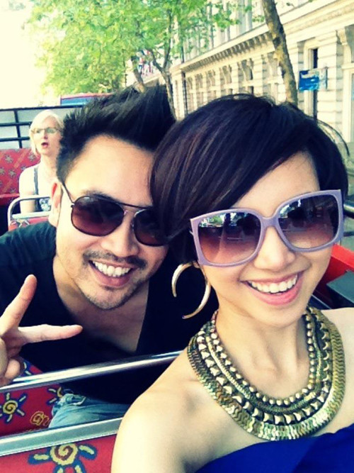 Dưới những tấm ảnh, cư dân mạng đã gửi lời chúc mừng cho hạnh phúc của Đinh Ngọc Diệp và chàng Việt kiều. Nhiều người còn khen chàng Việt kiều có bạn gái quá dễ thương và xinh đẹp. Dưới những tấm ảnh, cư dân mạng đã gửi lời chúc mừng cho hạnh phúc của Đinh Ngọc Diệp và chàng Việt kiều. Nhiều người còn khen chàng Việt kiều có bạn gái quá dễ thương và xinh đẹp.