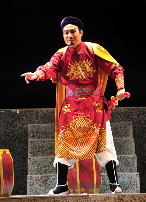 Đặc biệt hình ảnh Nguyễn Công Trứ với một tâm hồn thấm đẫm thi ca, âm nhạc đã được khắc họa rất rõ nét. Đặc biệt hình ảnh Nguyễn Công Trứ với một tâm hồn thấm đẫm thi ca, âm nhạc đã được khắc họa rất rõ nét.