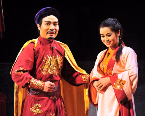 Cùng dàn diễn viên “cứng” như Mạnh Hùng, Minh Nhan, Thanh Loan, Minh Tuyết…đã giúp cho vở diễn Nguyễn Công Trứ tạo được nhiều cảm xúc cho người xem. Vở diễn đã ra mắt khán giả trong ngày 30/8 và 5/9 vừa qua