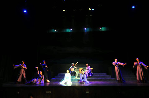 Nguyễn Công Trứ (kịch bản TS Phạm Quang Long, đạo diễn NSND Doãn Hoàng Giang) kể về cuộc đời đầy gian truân nhưng kiêu hãnh của nhà kinh tế, nhà kinh tế và nhà thơ lỗi lạc Nguyễn Công Trứ trong lịch sử Việt Nam cận đại. Nguyễn Công Trứ (kịch bản TS Phạm Quang Long, đạo diễn NSND Doãn Hoàng Giang) kể về cuộc đời đầy gian truân nhưng kiêu hãnh của nhà kinh tế, nhà kinh tế và nhà thơ lỗi lạc Nguyễn Công Trứ trong lịch sử Việt Nam cận đại.