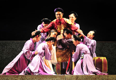 Vai diễn Nguyễn Công Trứ được giao cho diễn viên Ngọc Thắng sinh năm 1985. Ngọc Thắng có ngoại hình đẹp, mạnh mẽ và cũng rất biểu cảm qua gương mặt. Vai diễn Nguyễn Công Trứ được giao cho diễn viên Ngọc Thắng sinh năm 1985. Ngọc Thắng có ngoại hình đẹp, mạnh mẽ và cũng rất biểu cảm qua gương mặt.