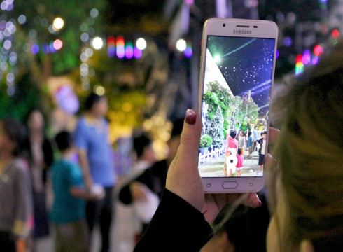 Cùng ghi lại những khoảnh khắc tuyệt vời trong dịp Noel về ở Xóm đạo (ảnh: T.P)