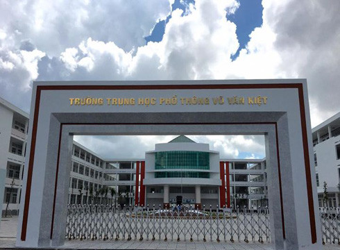 Nguyên Hiệu trưởng Trường Võ Văn Kiệt vừa bị đề nghị kiểm điểm theo quy định (ảnh: CTV) Nguyên Hiệu trưởng Trường Võ Văn Kiệt vừa bị đề nghị kiểm điểm theo quy định (ảnh: CTV)