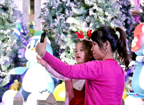 Cùng ghi lại những khoảnh khắc tuyệt vời trong dịp Noel về ở Xóm đạo (ảnh: T.P)