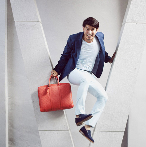 "Có những chuyện khó nói với người trong cuộc và việc có đám cưới hay không cũng vậy thôi. Tôi nghĩ giá trị của hôn nhân không nằm ở đám cưới mà ở tình cảm hai người dành cho nhau". "Có những chuyện khó nói với người trong cuộc và việc có đám cưới hay không cũng vậy thôi. Tôi nghĩ giá trị của hôn nhân không nằm ở đám cưới mà ở tình cảm hai người dành cho nhau".