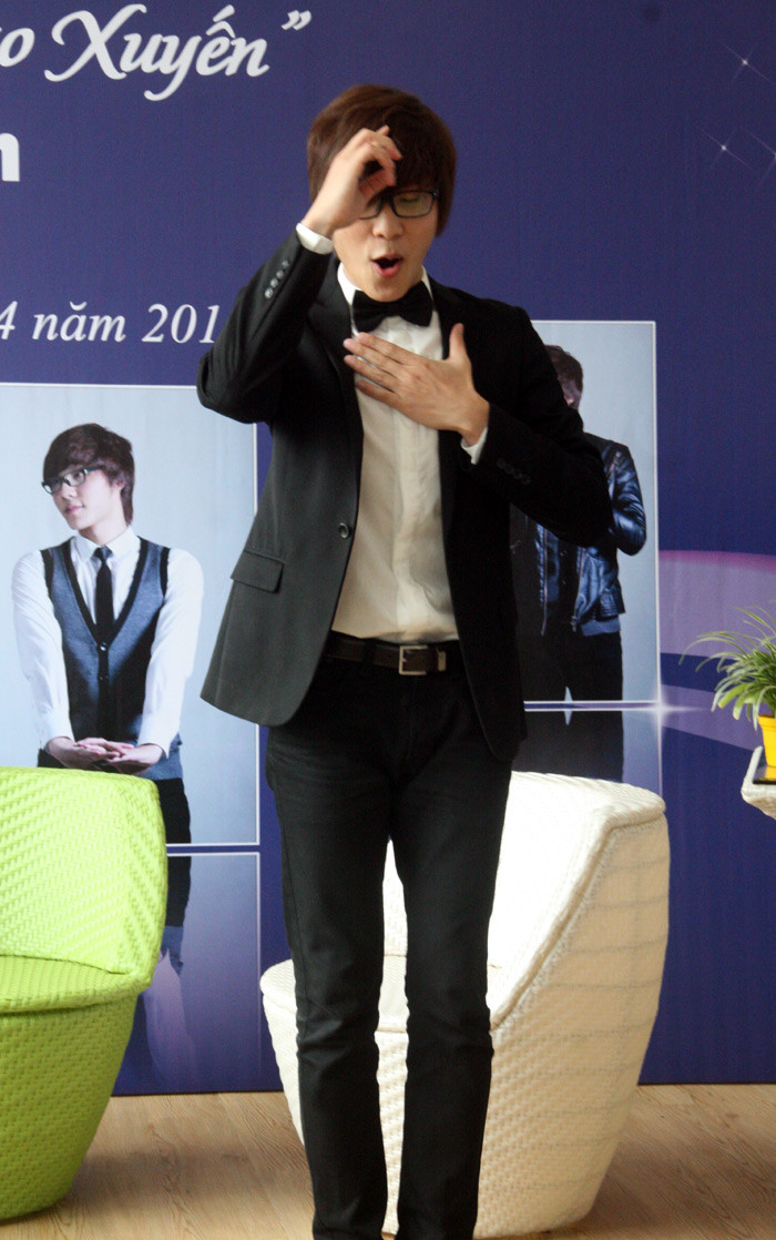 Năm 2011, sau những chuyến lưu diễn dài ngày ở Châu Âu, Minh Kiên trở lại Showbiz Việt với nhiều dự định âm nhạc mới : phát hành album đầu tay 'Một thời để nhớ', sáng tạo trong cách hòa âm, phối khí, xây dựng hình ảnh một Minh Kiên mới trong vai trò đa năng: một người nhạc sĩ , ca sĩ kiêm beatboxer, dancer.