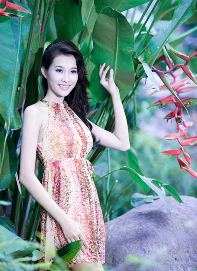 Đây là một trong số ít những bộ ảnh thời trang mà người đẹp 21 tuổi thực hiện trước khi thi hoa hậu. Đây là một trong số ít những bộ ảnh thời trang mà người đẹp 21 tuổi thực hiện trước khi thi hoa hậu.