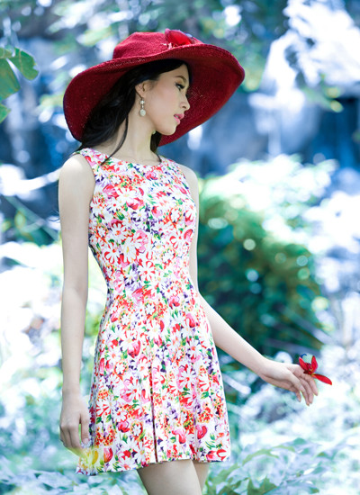 Tối 25/8, Đặng Thu Thảo, cô gái 21 tuổi đến từ Bạc Liêu, vượt qua 38 nhan sắc trên cả nước đoạt danh hiệu Hoa hậu Viêt Nam, tổ chức tại Đà Nẵng. Tối 25/8, Đặng Thu Thảo, cô gái 21 tuổi đến từ Bạc Liêu, vượt qua 38 nhan sắc trên cả nước đoạt danh hiệu Hoa hậu Viêt Nam, tổ chức tại Đà Nẵng.