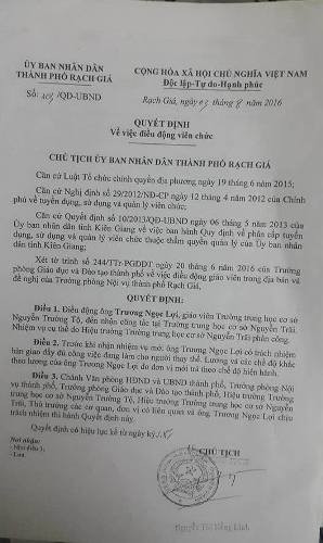 Quyết định chuyển công tác của thầy Lợi sang Trường Nguyễn Trãi làm giáo viên (ảnh: P.L) Quyết định chuyển công tác của thầy Lợi sang Trường Nguyễn Trãi làm giáo viên (ảnh: P.L)