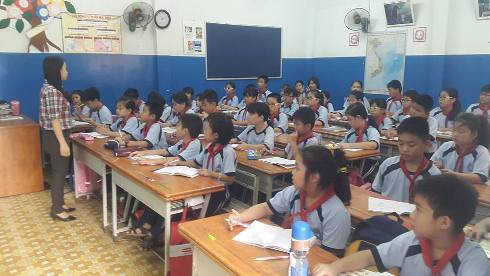 Học sinh Trường tiểu học Bành Văn Trân, quận Tân Bình trong giờ học (ảnh minh họa: P.L) Học sinh Trường tiểu học Bành Văn Trân, quận Tân Bình trong giờ học (ảnh minh họa: P.L)